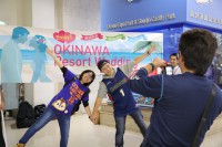 いい夫婦の日に沖縄リゾートウェディングの日のダブルでハッピー空港歓迎式！